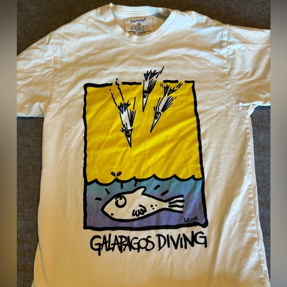Nomada Galapagos Diving Graphic T-Shirt White XS Wilo Art Life is Surprises